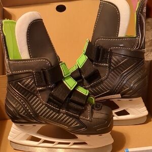Youth Hockey Skates New In Box!